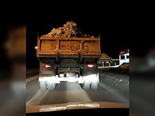 К ананьевским "Просторам" повезли снег с улиц