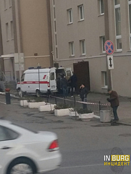 Карета для банкета. Уральские медики привезли «все необходимое» для корпоратива в машине скорой помощи