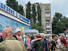 На автовокзале Саратова в зону спецоперации проводили 100 бойцов