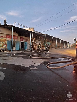 В Оренбурге на оптовом складе произошел пожар