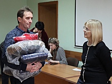 Переселенцам из курского приграничья передали зимнюю одежду и обувь