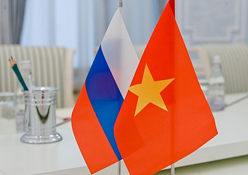 Глава Генштаба ВС РФ провел встречу с коллегой из Вьетнама