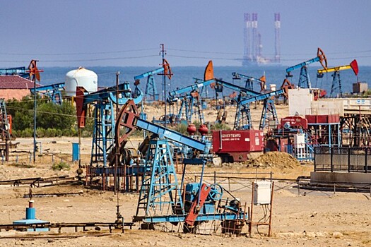 Число нефтегазовых буровых установок в мире упало в апреле почти на четверть