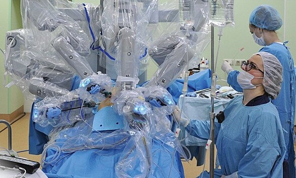 Хирург районной больницы удалил грыжу пациенту с помощью робота