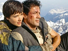 Пирс Броснан и Лили Джеймс сыграют в ремейке "Скалолаза" с Сильвестром Сталлоне