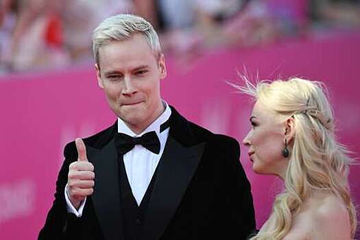 Певец Shaman выступил с ОМОНом на сцене в Крыму