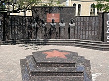 В Кисловодске установили Стену памяти с бюстами земляков-героев