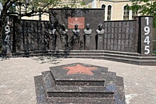 В Кисловодске установили Стену памяти с бюстами земляков-героев