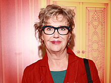 Пыталась скрыть за слоем бордовой помады: у актрисы Ирины Розановой обнаружили проблемы с верхней губой