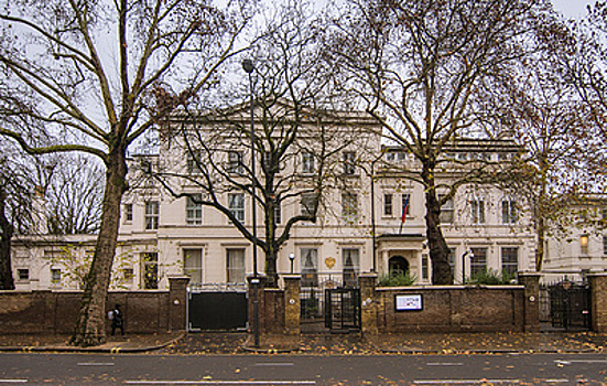 Посольство РФ указало на "зашкаливающий цинизм" последних санкций Лондона