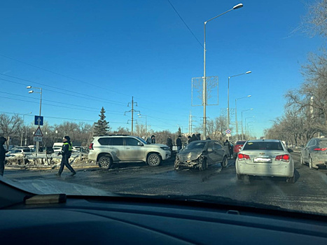 Трое в больнице: в Самаре на Ново-Садовой столкнулись Toyota и LADA