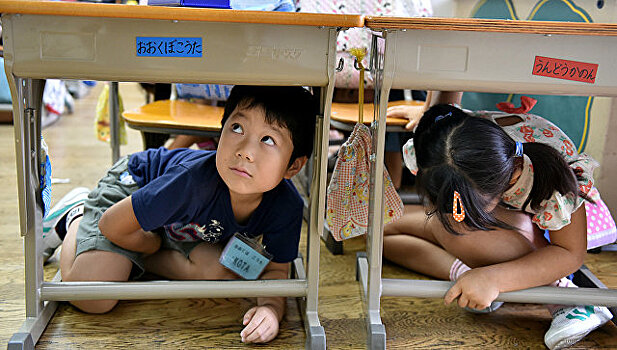 В японской школе отравились более 800 детей