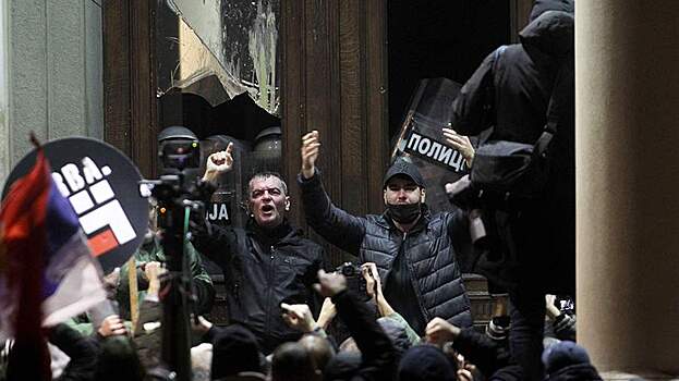 Запад обвинили в попытке организовать Майдан в Сербии