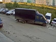 Мигрант на «ГАЗели» протаранил пять машин в Новосибирске