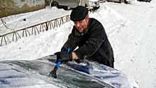 Эксперт дал советы попавшим под ледяной дождь водителям