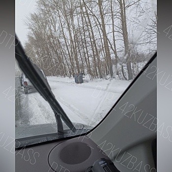 Два автомобиля перевернулись после ДТП около кузбасского села