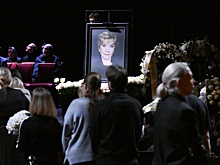 Поклонники и коллеги простились с Верой Алентовой в Театре им. Пушкина