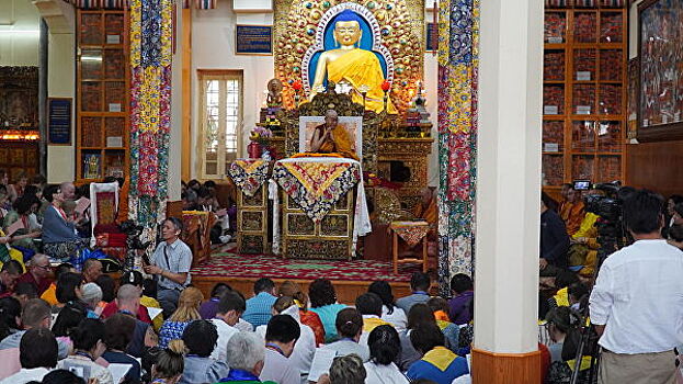 Далай-лама сделал подарок российским монастырям