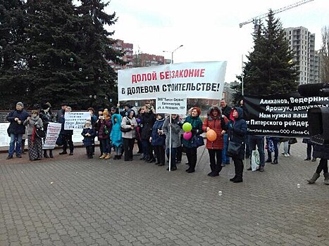 На площади Василевского в Калининграде исполнили «мыльную оперу»