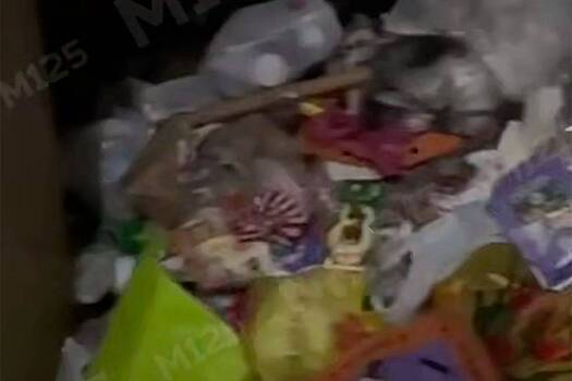 Жильцы московского дома пожаловались на свалку с тараканами в подъезде