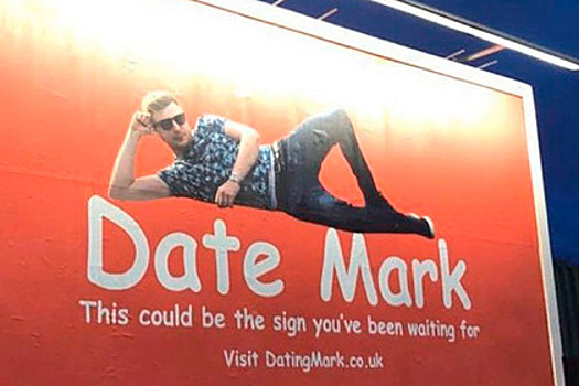 Мужчина купил билборд с фотографией и нашел любовь