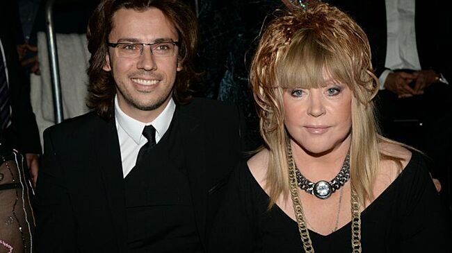 Пугачеву и Галкина* заметили на спектакле Трескунова* и Кортнева