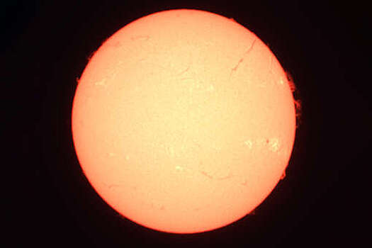 Роскосмос показал кадры Солнца с "трещинами"