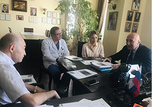 Советник Всемирной организации здравоохранения посетил медцентр в Щукине