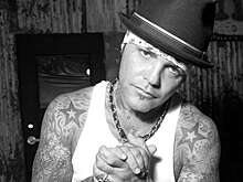 В последние месяцы жизни солист Crazy Town Бинзер жил в палатке в парке