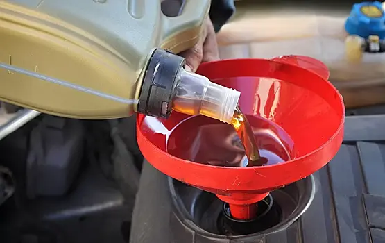 Почему нужно чаще менять моторное масло?
