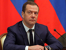 "Уничтожит на корню": Медведев объяснил, кто сметет команду Трампа