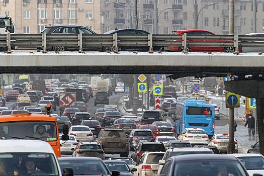 Дептранс сообщил о пробках в Москве в восемь баллов