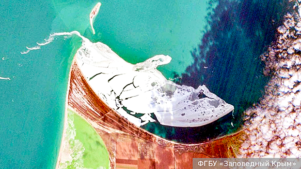 В Черном море у Крыма зафиксировали редкое ледяное поле