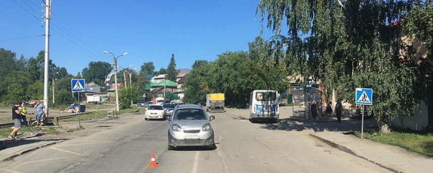 В Новосибирске на переходе сбили двух пешеходов