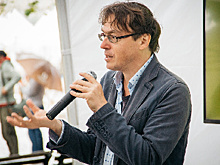 В Благовещенск на книжный фестиваль приедет поэт Дмитрий Воденников