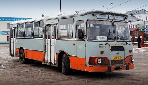 Старые автобусы ЛиАЗ на улицах Арзамаса (фото)