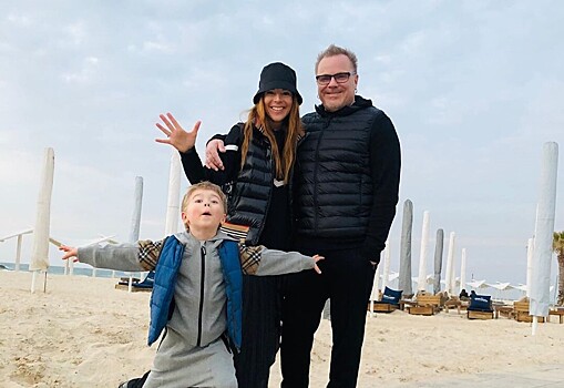 Владимир Пресняков поделился ярким фото с женой и сыном