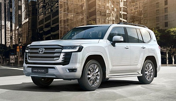 Toyota Land Cruiser, BMW X5 и Toyota RAV4: топ-10 кроссоверов в России в 2025 году