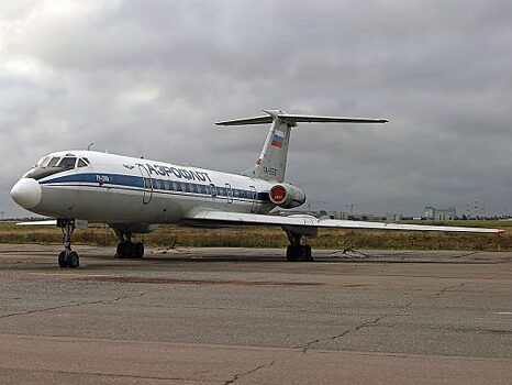 В Приморье отбуксировали первые самолёты для дальневосточного музея авиации
