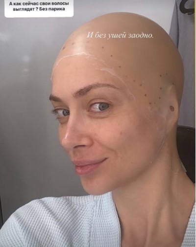 Самбурская показала свой портрет с лысой головой