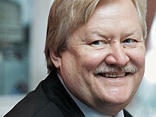 Медведев поздравил режиссера Юрия Кару с юбилеем