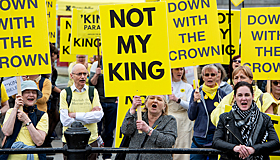 Эксперт объяснила акцию протеста против британской королевской семьи в Лондоне