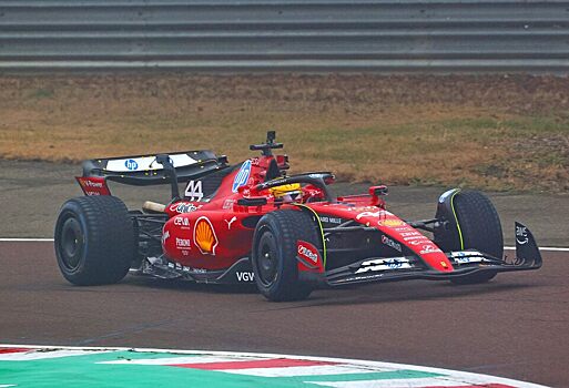 Льюис Хэмилтон проехал первые круги на Ferrari