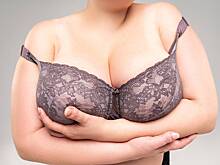 Мужчине после операции стала являться женщина с огромной грудью