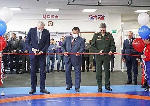 Начальник ЦСКА полковник Артем Громов открыл зал вольной борьбы в Иркутске
