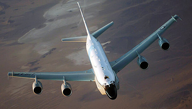 Опубликовано фото сближения Су-27 с разведчиком RC-135