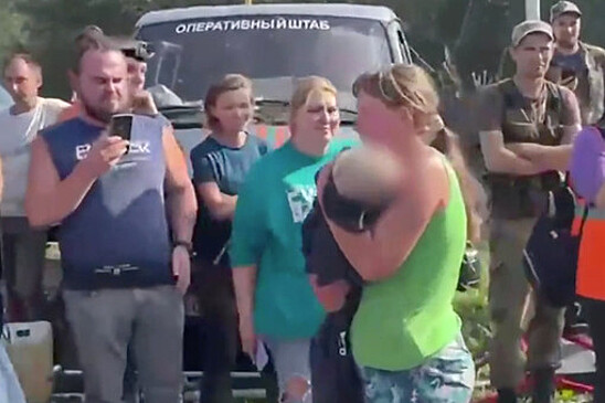 Появилось видео с найденной под Смоленском полуторагодовалой девочкой