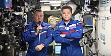 Космонавты МКС поздравили россиян из космоса