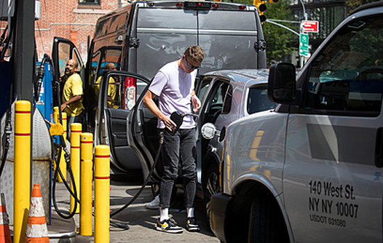 Трамп призвал "держать цены на нефть низкими"