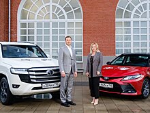 Континентальная хоккейная лига вручила Toyota официальный сертификат о партнерстве